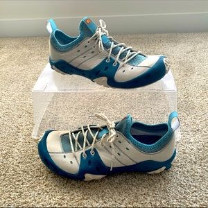 Ladies Leather Merrell sneakers